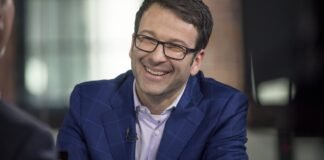 Microsoft promotes sales leaders as company pursues AI growth