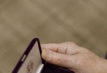 Silver’s Historic Surge Fuels Rush to Sell Heirlooms and Coins