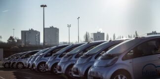 European Auto Sales Fall Even as EV Demand Cushions the Drop