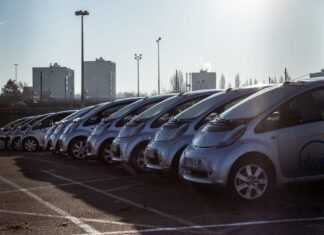 European Auto Sales Fall Even as EV Demand Cushions the Drop