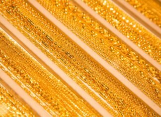 Indian Jewelry Maker Emerald Jewel Said Planning IPO for Up to $300 Million