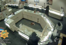 Clovis jewelry store robbed by four suspects in under two minutes, police say