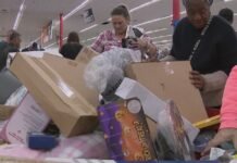 Digging for deals: How Houston shoppers are scoring $10 iPhones and $1 Apple Watches