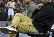 Brigg Banet watches son Hunter