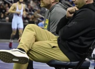 Brigg Banet watches son Hunter