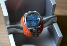 Just Because – The Ultra-Cool Monolithic Konzept Zeit Watch
Stand