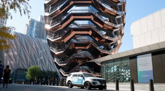 Crooks swipe $30K in jewelry from Hudson Yards luxe boutique