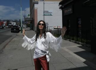 The Elegant Accessory L.A. Fashion Girls Are Wearing to Look Chic This Season