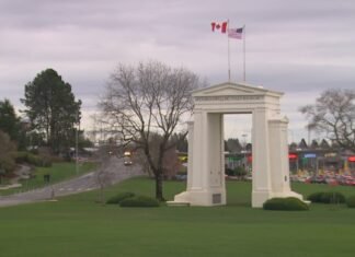 Charges dropped in Peace Arch arrest; woman seeks return of $1,230, jewelry