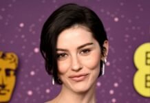 That’s It: Gracie Abrams’ BAFTAs Look Just Proved This Short, French-Girl Haircut Is Back