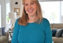 Jewelry designer finds therapy in working with her hands