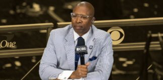Kenny Smith recalls how his peers spoiled him with luxury watches for his 50th birthday: “He comes back with a Rolex”