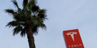 Auto Industry Faces Split Rules as Trump, California Battle Over Electric Vehicles