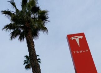Auto Industry Faces Split Rules as Trump, California Battle Over Electric Vehicles