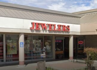 Two arrested, four flee after armed robbery of Bay Area jewelry store