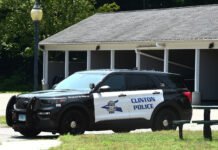 Clinton police investigating smash-and-grab robbery at jewelry store