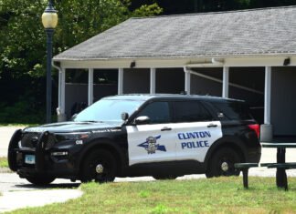 Clinton police investigating smash-and-grab robbery at jewelry store