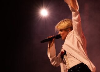 Wear Something Nice To See Robyn On Tour