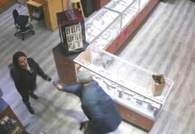 ‘Had to do something’: Woman fights armed suspect targeting jewelry store
