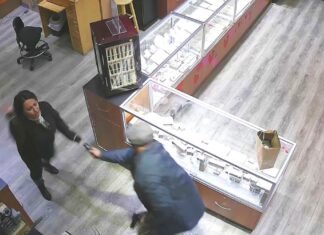 ‘Had to do something’: Woman fights armed suspect targeting jewelry store
