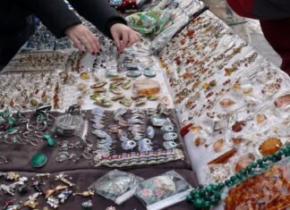 Shopper stunned after opening up $4 broken jewelry bag from thrift store: ‘Not feeling any urge to let it go’