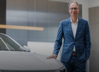 Did car makers underestimate the power of their dealers?