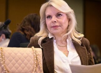 Women at White House summit sport $200,000 in designer handbags