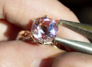 Jewelers Mutual Allocates $10M to Bench-Jeweler Education