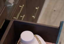 At Foundrae, Jewelry Is Meant to Be Discovered