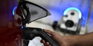 Car industry needs to rapidly boost EV uptake, despite meeting first fuel efficiency targets