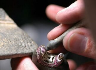 Kering finalises acquisition of 20% stake in jewellery specialist Raselli Franco Group