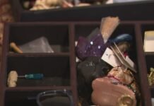 Police say impersonator posing as city worker stole jewelry from Bellaire retiree