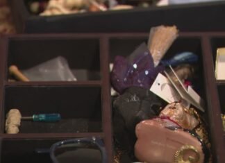 Police say impersonator posing as city worker stole jewelry from Bellaire retiree