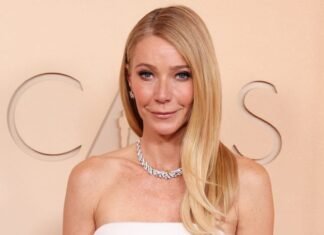 Gwyneth Paltrow Just Premiered a New Tiffany Co One-of-A-Kind Diamond Necklace on the Oscars Red Carpet