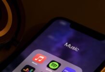 US man pleads guilty to defrauding music streamers out of millions using AI