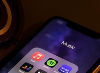 US man pleads guilty to defrauding music streamers out of millions using AI