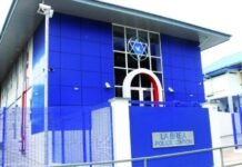 Man wearing $120,000 in jewelry outside bar: 3 criminals take it