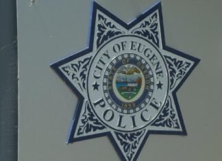 Eugene Police warns of gold jewelry scammers in the area