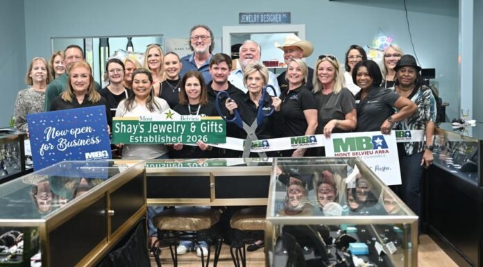Shay’s Jewelry cuts ribbon at Mont Belvieu location