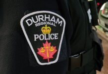 Shoppers restrain suspects after Oshawa Centre jewelry store heist involving bear spray