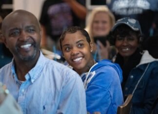 See American Idol contestant during Pensacola watch party