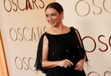 Maya Rudolph Looked Lovely on the Red Carpet in a Ruffled Chanel Gown