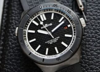 First Look – The new Fortis Marinemaster M-44 DLC Gravity
Black and Black Resin