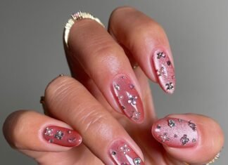 Forget Glazed Nails—My Friends and I Keep Asking for This Better-Than-Chrome Mani Right Now