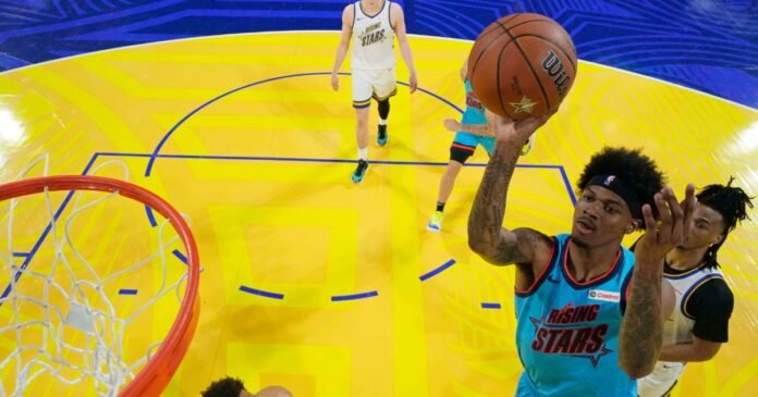 Mark Pope watches Dink Pate drop 23 points in G League finale