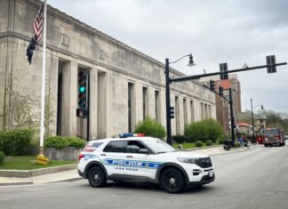 Two arrested for $5,000 Oak Park jewelry robbery