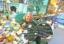 Downtown’s ‘Jewelry Lady’ marks 33 years
