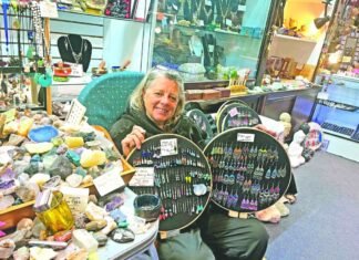 Downtown’s ‘Jewelry Lady’ marks 33 years