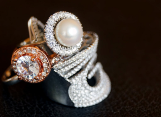 A Complete Guide to Buying Jewelry Online: Trends, Tips, and Trusted Stores