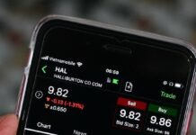 Dior Book Tote: LVMH’s Iconic Luxury Bag Drives Selective Demand in 2026